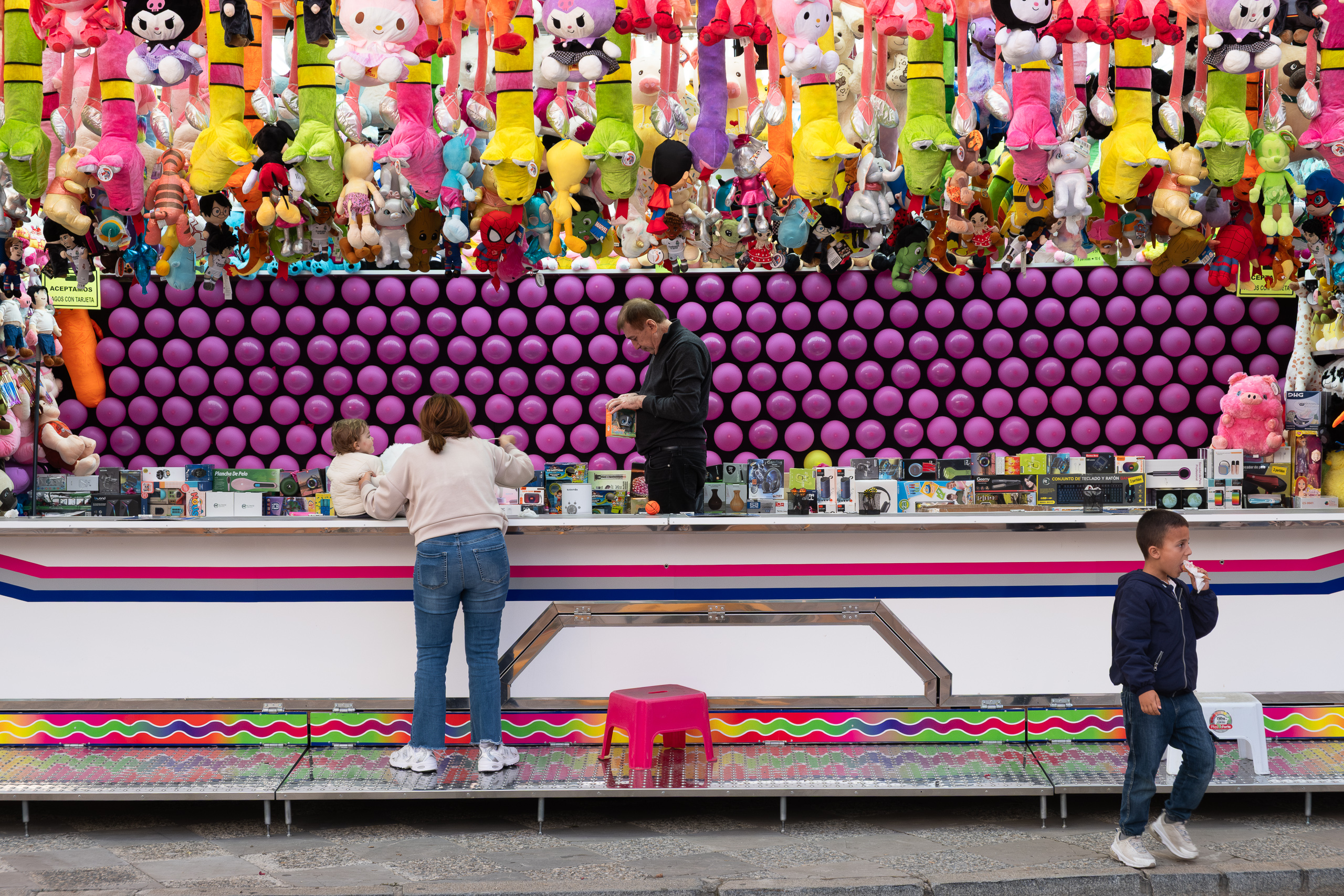 Schießbude mit Plüschtieren – Jahrmarkt am Palmsonntag